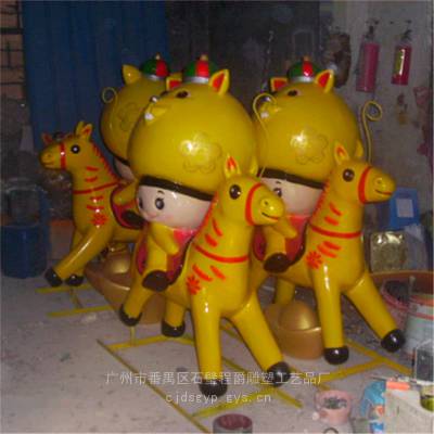 定制春节美陈装饰卡通马和鼠组合雕塑主打热闹喜庆新年氛围摆件