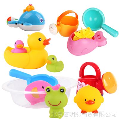 日本皇室Toyroyal婴儿洗澡玩具0-1岁宝宝戏水玩具喷水大黄鸭鲸鱼