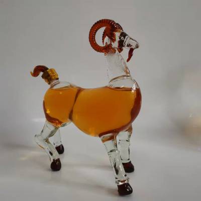 河间华企手工艺吹制生产十二生肖羊造型玻璃艺术泡酒瓶1000ml