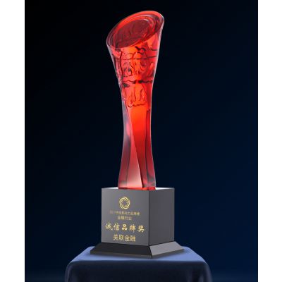 红色琉璃柱水晶奖杯定做，金融行业品牌奖杯，黑底座陪琉璃配件水晶奖杯，免费刻字