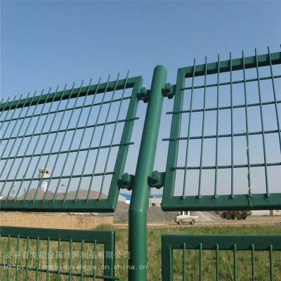 圈地护栏网 土地围避隔离栅 热镀锌焊接网围栏