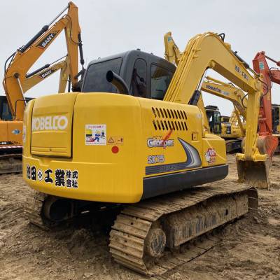 小伙开着挖机游我国 6个月游历13个省份 遇到求助热心协助 一路收成许多感谢
