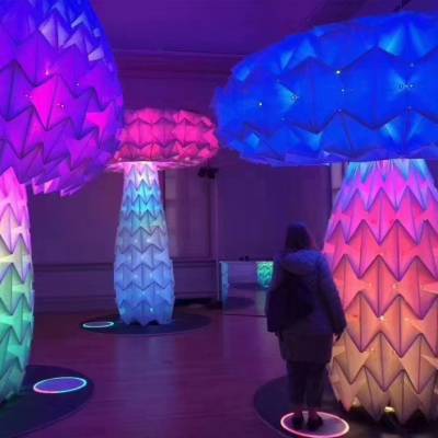 供应厂家直销2019新款五米室内大型扭蛋机