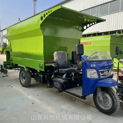 左右出料柴油投料车 电动3立方撒草机 撒料均匀喂料机