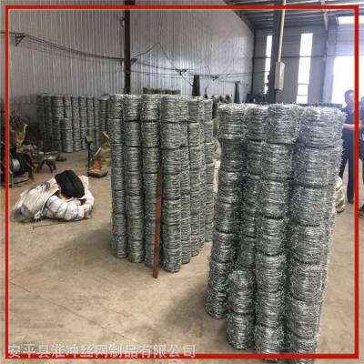 水库带刺铁蒺藜厂 水源地防护网 2.2毫米粗刺绳网生产
