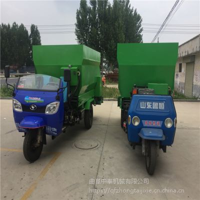 牛场草料搅拌出料一气呵成的撒料车 小牛场双侧抛料机 中泰机械