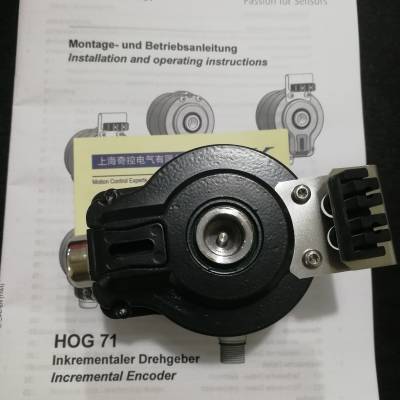 奇控供应UNDK 30P3703经济型光电开关baumer堡盟