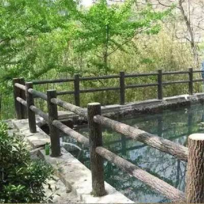 旅游区绿化仿木桩 河道池塘抗腐仿树桩护栏