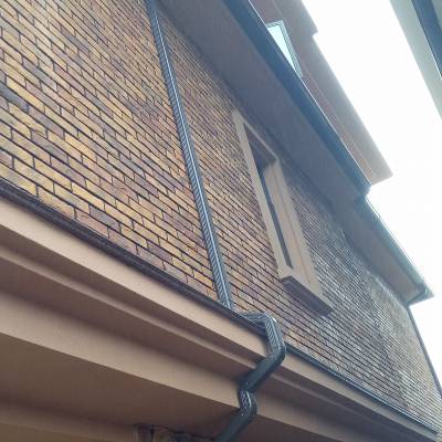 供应孝感彩铝檐沟铝合金檐口板,彩铝滑水板挡叶网方形落水管施工1