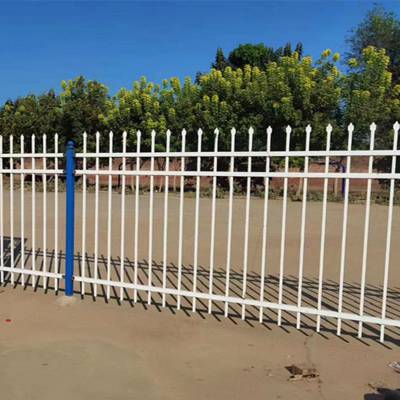 停车场区隔离防护栏杆1.5米高锌钢护栏焊接铁艺围栏