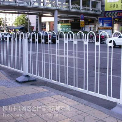 东莞公路护栏机非隔离栏工厂生产白色港式护栏人行道护栏安装