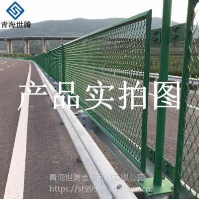 海东市公路围栏网 高速护栏网 公路护栏网专业制造产品厂家