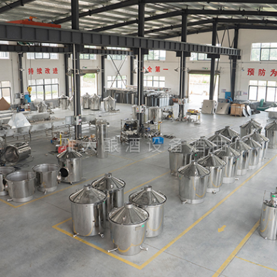 引进雅大300斤新式酿酒设备的生产厂家多少钱一套