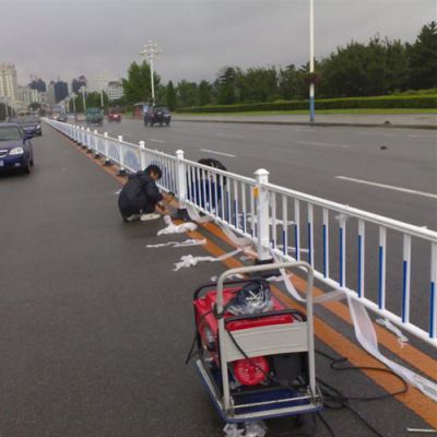 交通道路护栏批发A宁晋交通道路护栏批发|河北栏杆