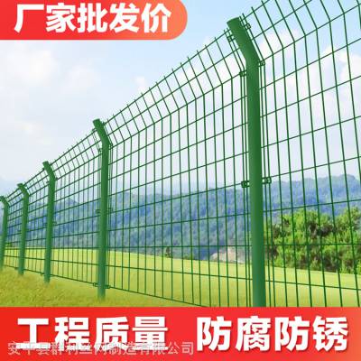 群利基坑隔离栅栏网 市政道路隔离护栏网 机场***安全围栏网定制