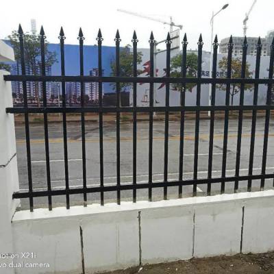 道路锌钢护栏网供应商 厂区锌钢围栏栏杆多少钱一米