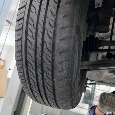 轮胎啃胎、烂严重,存在爆胎高风险!
