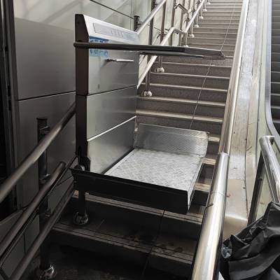 无障碍斜坡升降平台 轮椅电梯 崂山区二层斜挂电梯定制