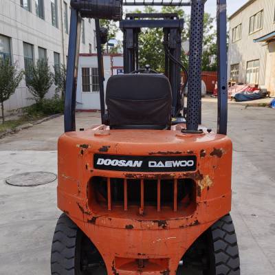 烟台海阳斗山大宇d20sd25sd30s二手柴油叉车