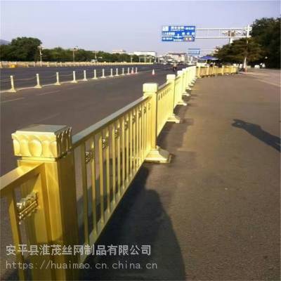 黄色市政护栏 马路锌钢分隔栏杆 道路黄金色隔离栏
