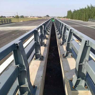 内蒙古呼和浩特生产桥梁护栏的生产厂Q235钢材公路桥梁护栏