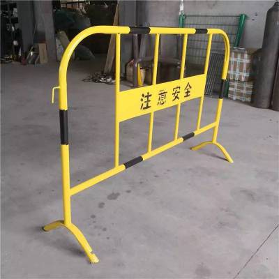 瑞莱1米红白铁马护栏 警示防护网 圆管护栏网厂
