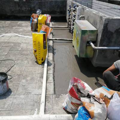 南山下雨屋面裂缝漏水怎么补漏南山天面裂缝漏水补漏南山楼板漏水怎么处理