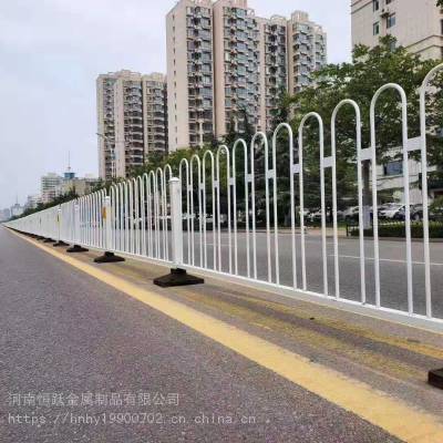 直销安阳市区道路护栏 隔离栏 锌钢护栏 市政公路马路围栏 热镀锌护栏防撞交通护栏