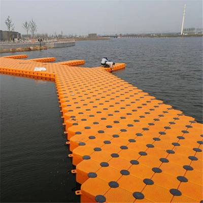 水面漂浮筒水上游乐便携式行走浮桥聚乙烯材质游船泊位浮筒