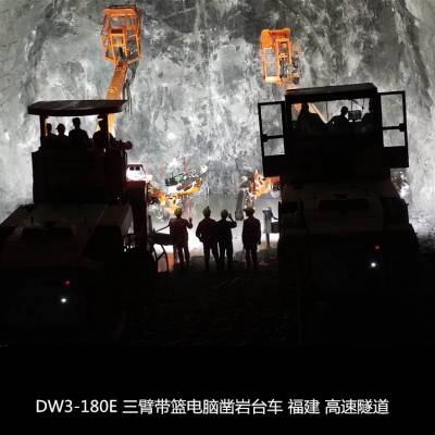 鑫通三臂凿岩台车从福夏铁路干通隧道到梅龙高铁再立新功