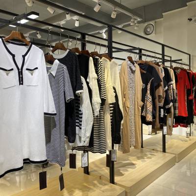 �Ա�ֱ��Ůװ���˻�Դ�ڵ�̯ ����Ůװ�����߷� ������������