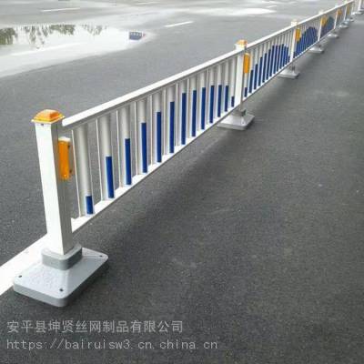 喷塑市政护栏 蓝白色市政护栏 坤贤丝网 S板防眩市政护栏