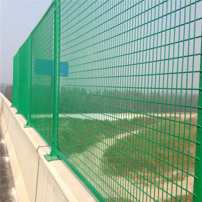 低价销售护栏网 桥梁防抛网 焊接隔离栅护栏山东围栏隔离网