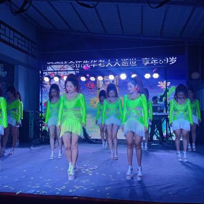中国重庆万州区万州歌舞总汇面向全国演出庆典