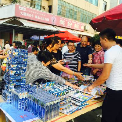 跑江湖地摊赶集家用10元模式展销会云南牙膏送牙刷早市日用品批发