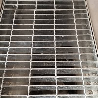 供应广东热镀锌钢格板下水道集水井盖防滑平台踏步板厂家