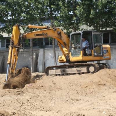 枣庄附近叉车驾校培训中心住址薛城挖掘机学习要多少钱滕州电焊工培训班