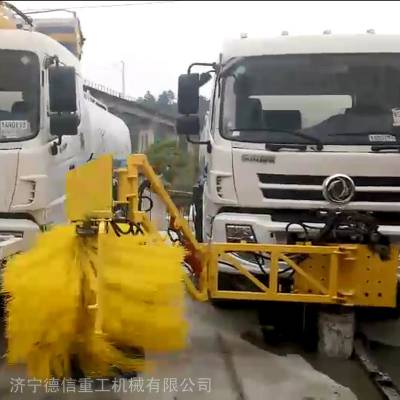 德信道路隔离护栏清洗车 工地围挡清洗车 街道高压清洗车