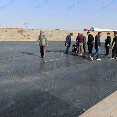 高承重能力，耐磨损——我们的铺路垫板是您重型车辆行驶的***选择。