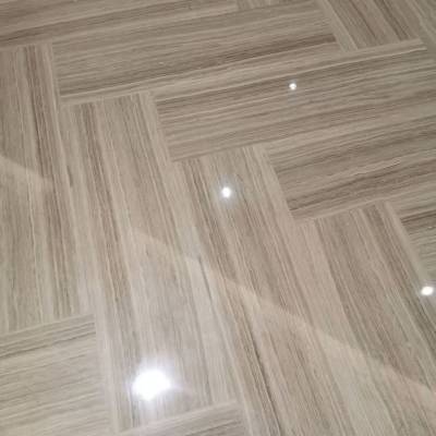 ����ʯ�ᾧ��ͨ����ѧҩ��+��е��ĥ��ʯ�ı����γɼ�Ӳ͸���Ľᾧ�㣬�������������������Ρ�����͸��