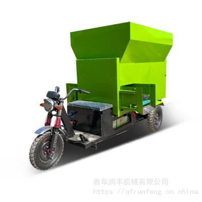 养羊场粉碎搅拌喂料车 三轮式饲喂牛羊用撒料车 青储两方撒草机