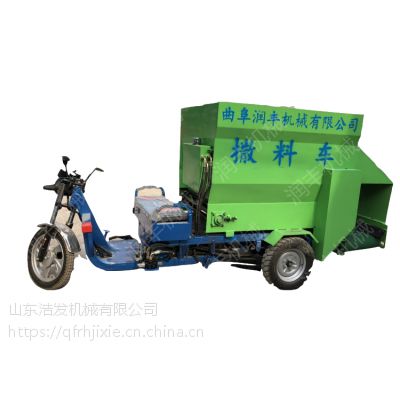 现代化养殖撒料车 5立方撒料车价格