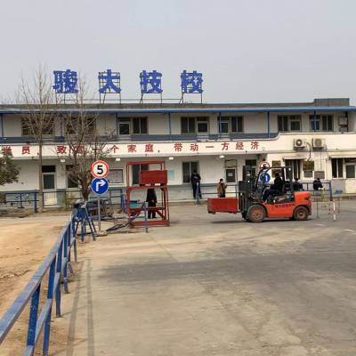 叉车培大学城叉车驾校济南考叉车证去哪考试快咨询骏大