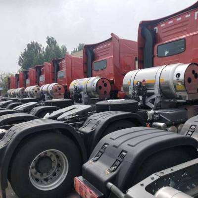 重汽豪沃LNG天然气牵引车3.08速比1000L气瓶
