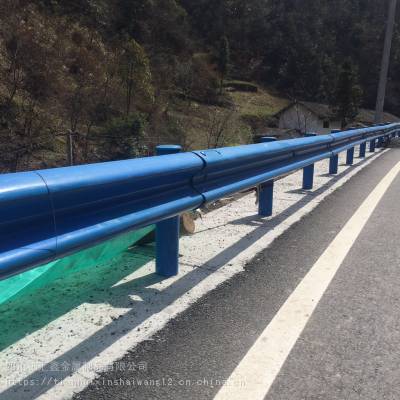 四川高速公路护栏板价格公路两侧波形梁护栏板双波防撞栏杆