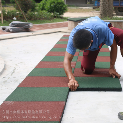 室外安全橡胶地垫 可以定制不同尺寸的橡胶地垫