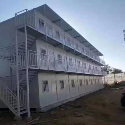 拼装起来的方型集装箱房子生产厂家