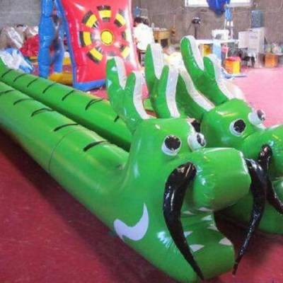 趣味运动会比赛道具是充气龙的叫陆地龙舟户外拓展器材项目