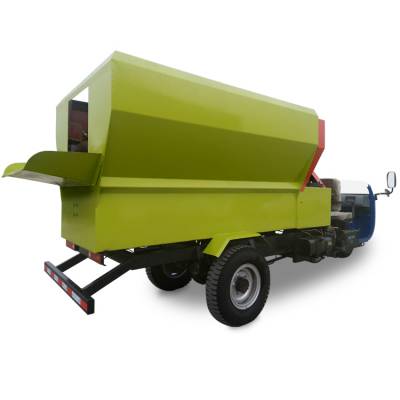 云南牛场撒料车 草料搅拌撒料车 ***tmr喂料车