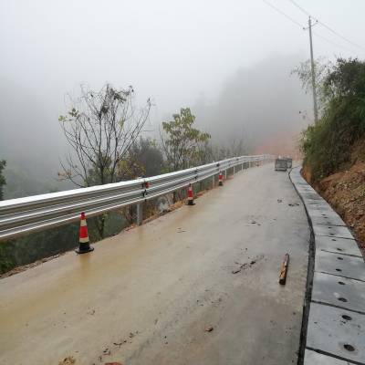 三明高速公路护栏分几种三波形板护栏厂家波形护栏立柱埋深